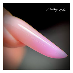 Photo n°32 de Audrey. L - Nail Artist / Centre de formation pour prothésistes ongulaire Langon à Langon (Salon de manucure)