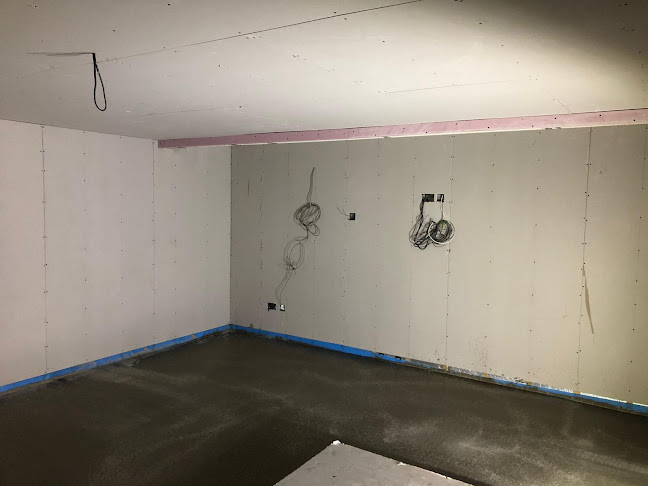 Comments and reviews of J & H Lynch Liquid Screed and Spray Rendering