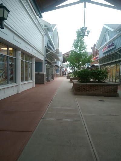 Photos of Vineyard Vines Outlet