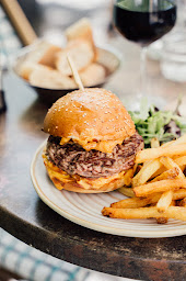 Photo n°85 de L'Arc Café Brasserie Restaurant à Paris (Point Wi-Fi)