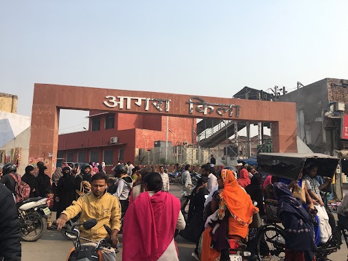 Agra fort Railway station parking, Author: Vikas Gupta