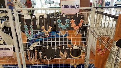 Photos of Lady Luna Store