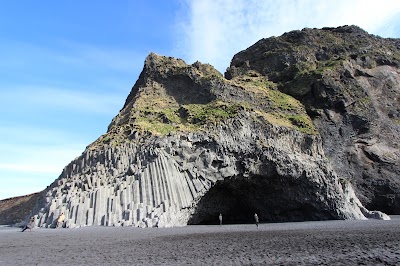 Photos of H&aacute;lsanefshellir Cave