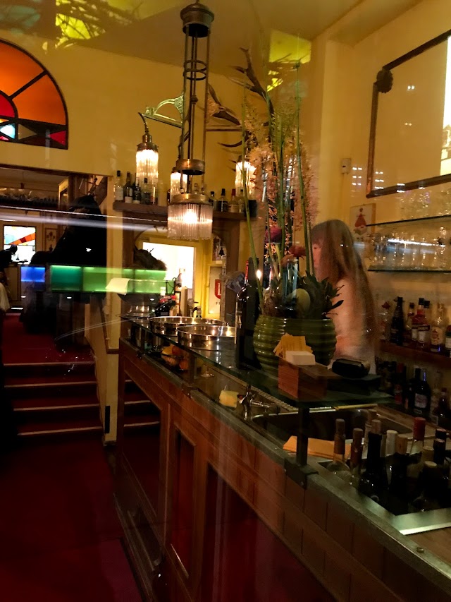 Weingalerie und Café NÖ!