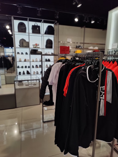 Armani Outlet Tanger Center Riverhead - Thumbnail