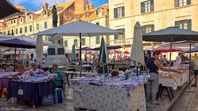 Gunduliceva Poljana Market