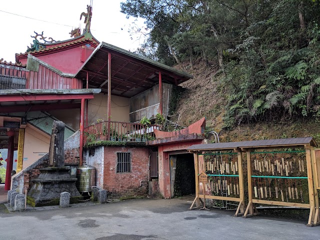 Eight Spirits Cave
