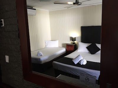 Photos of Country Plaza Motor Inn