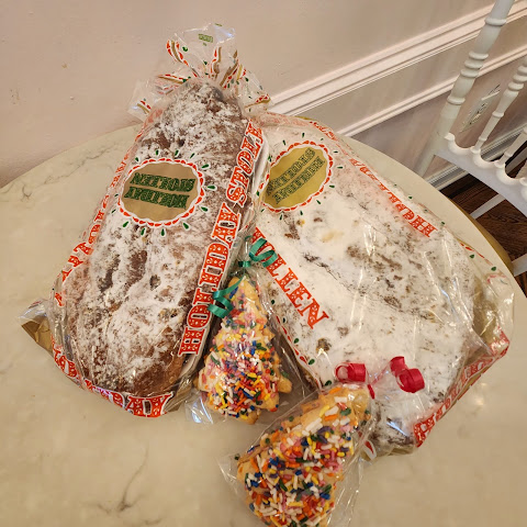 Tulip Bake Shop by null