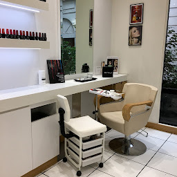 Photo n°4 de DESSANGE - Coiffeur Paris Sebastopol à Paris (Institut de beauté)
