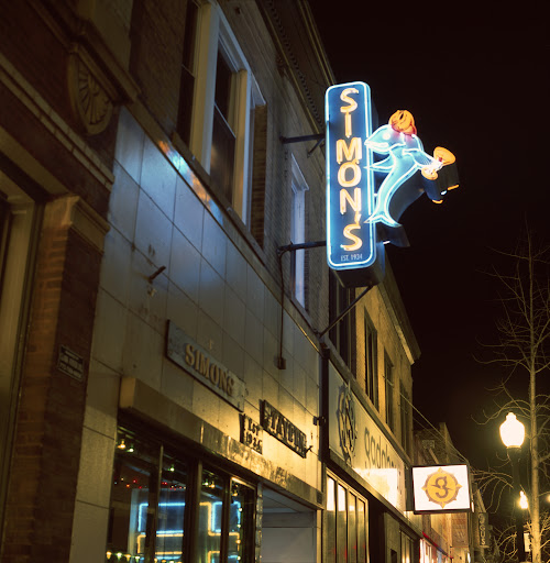 Simon's Tavern - Visual