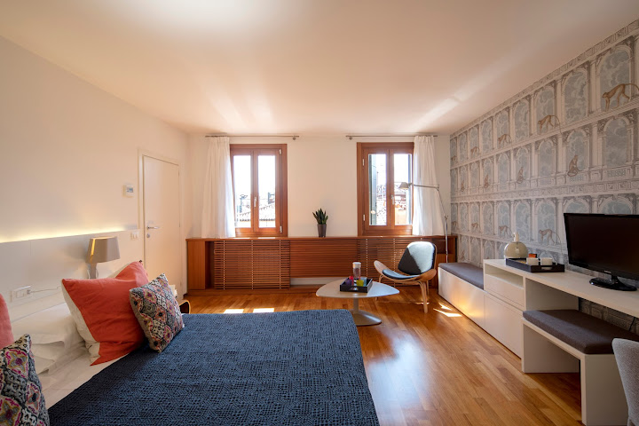 Ca' della Scimmia - Rialto Bridge, Venice by null