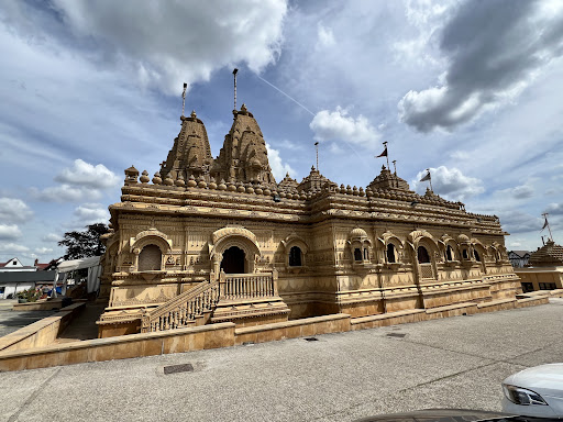 SHRI SANATAN HINDU MANDIR PARKING