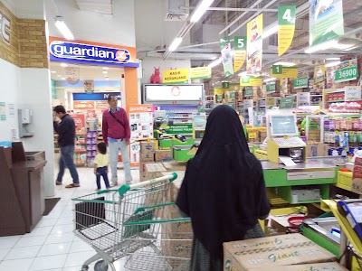 Photos of Giant Supermarket Kota Baru Parahyangan