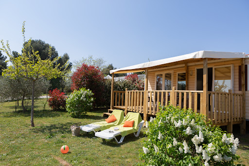 Photo de Domaine de la Dragonette : Location gîte de charme en Provence avec piscine à Entraigues-sur-la-Sorgue (84320)