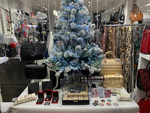 Photo n°8 de Maroquinerie ELITE à Brignoles (Magasin de sacs et bagages)