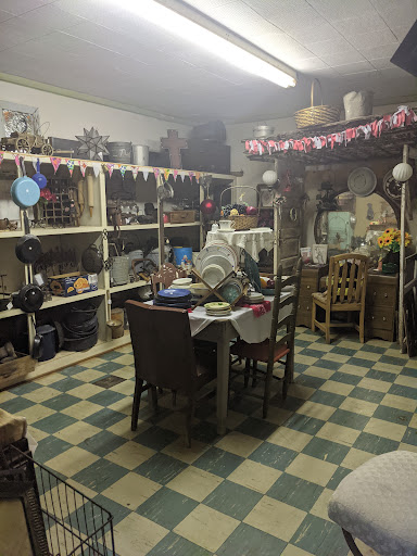 Lola's Antique Shop - Thumbnail