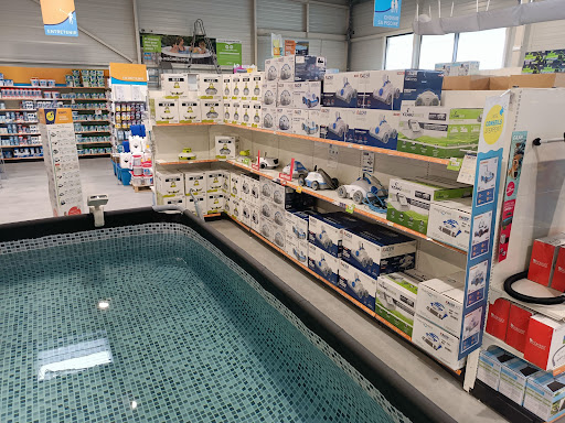 Photo de Cash Piscines à Vallon-en-Sully (03190)
