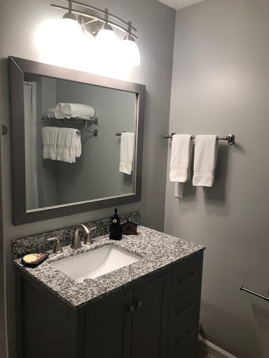 Creekside Hideaway Vacation Rentals - Up & Away Cabin Gallery - United States