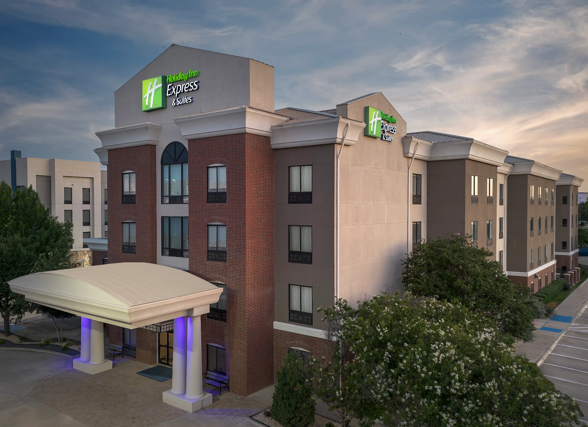 Holiday Inn Express & Suites DFW West - Hurst