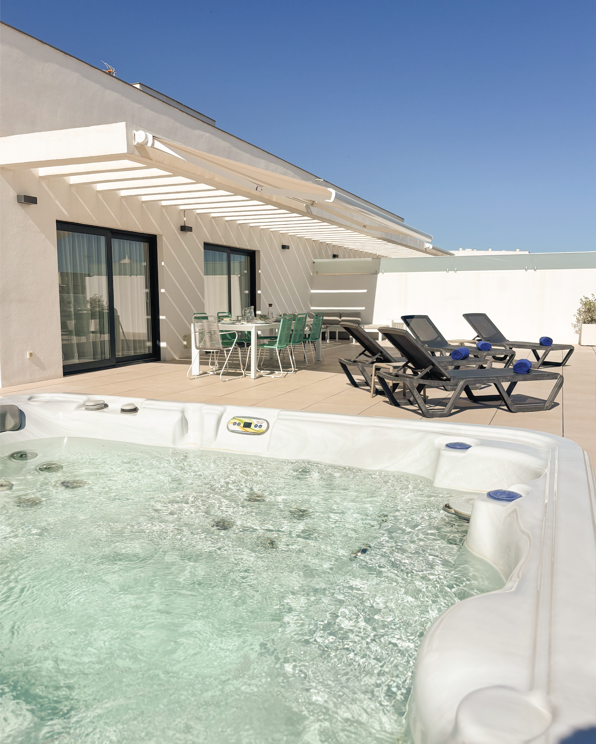 AQUA Apartments Bellamar