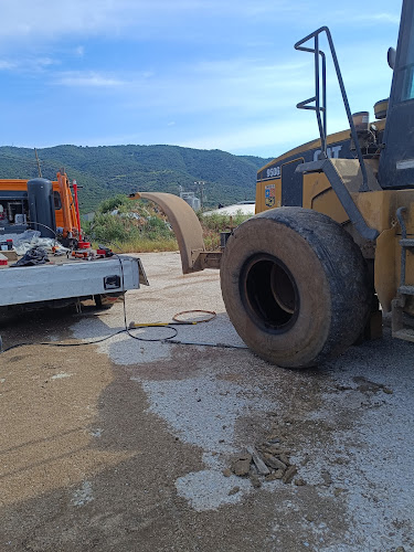 ΕΛΑΣΤΙΚΑ ΒΟΥΛΚΑΝΙΖΑΤΕΡ ΧΑΛΚΙΔΗΣ ΣΤΑΥΡΟΣ - Κατάστημα ελαστικών