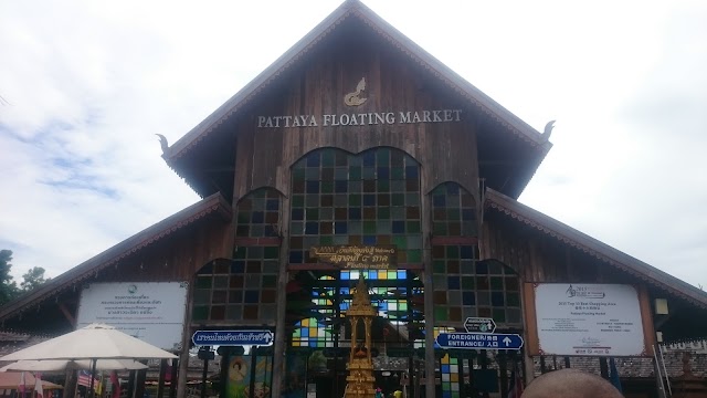 Thai Studio Pattaya Floating Market