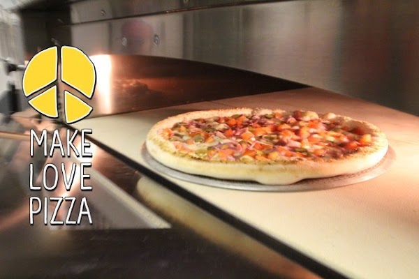 Май лав пицца томск. Make Love pizza Томск. Make Love pizza Тюмень. Пицца в офисе. Додо пицца КОМПРОС.