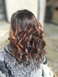 Photo n°4 de Pauline DG Artisan Coiffeur - Énergéticienne du Cheveu - Coloriste Végétale - Barbière à Cany-Barville (Barbier)