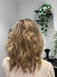 Photo n°5 de Hypnose Coiffure à Compiègne (Perruquier)