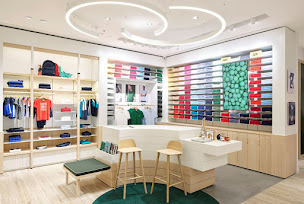 Photo n°2 de Lacoste Sables d'Olonne Ylium à Les Sables-d'Olonne (Magasin de vêtements pour femmes)