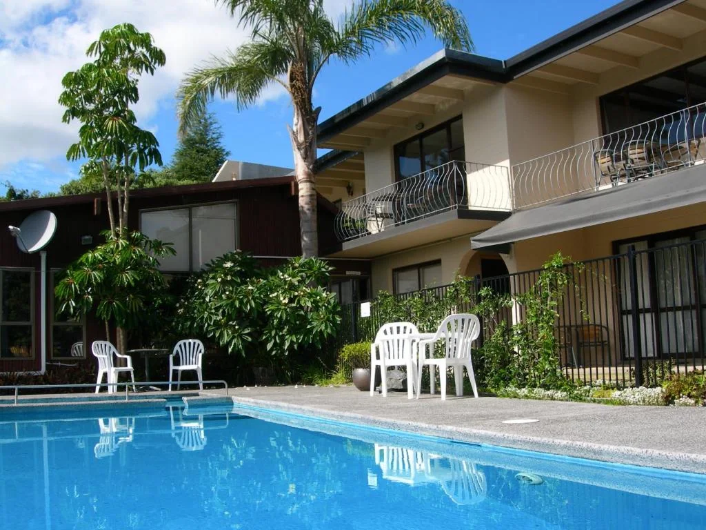 Waterfalls Estate - Motel & Campground.