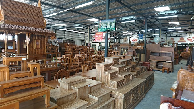 Wisdom Wooden Furniture Rama 5 Roundabout, Author: Yingyot Srikamonkrid