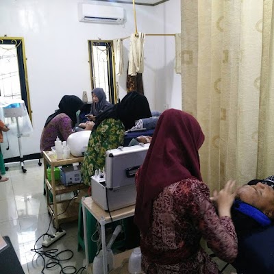 Photos of Azzahra facial&totok wajah