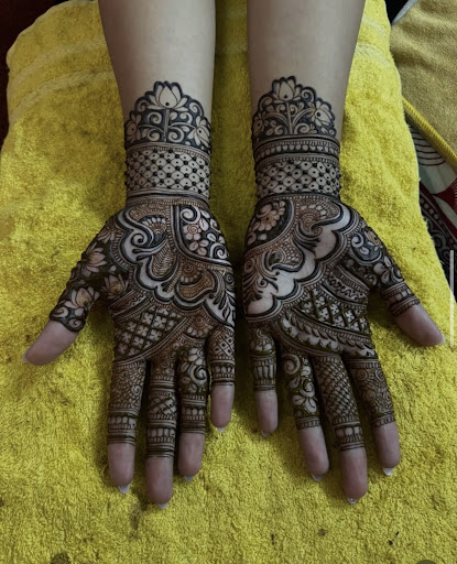 🌿 Expert Mehandi Artist in Visakhapatnam 🌿 post image