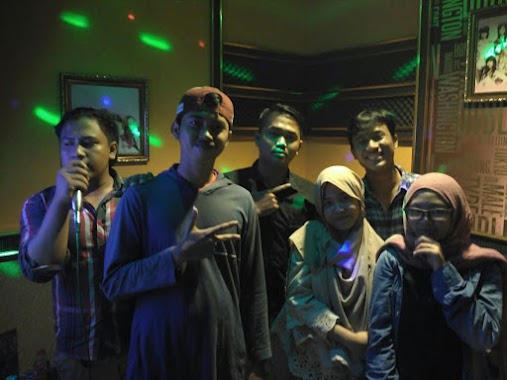 DeMambo Family Karaoke, Author: Nurul Chandra Triana