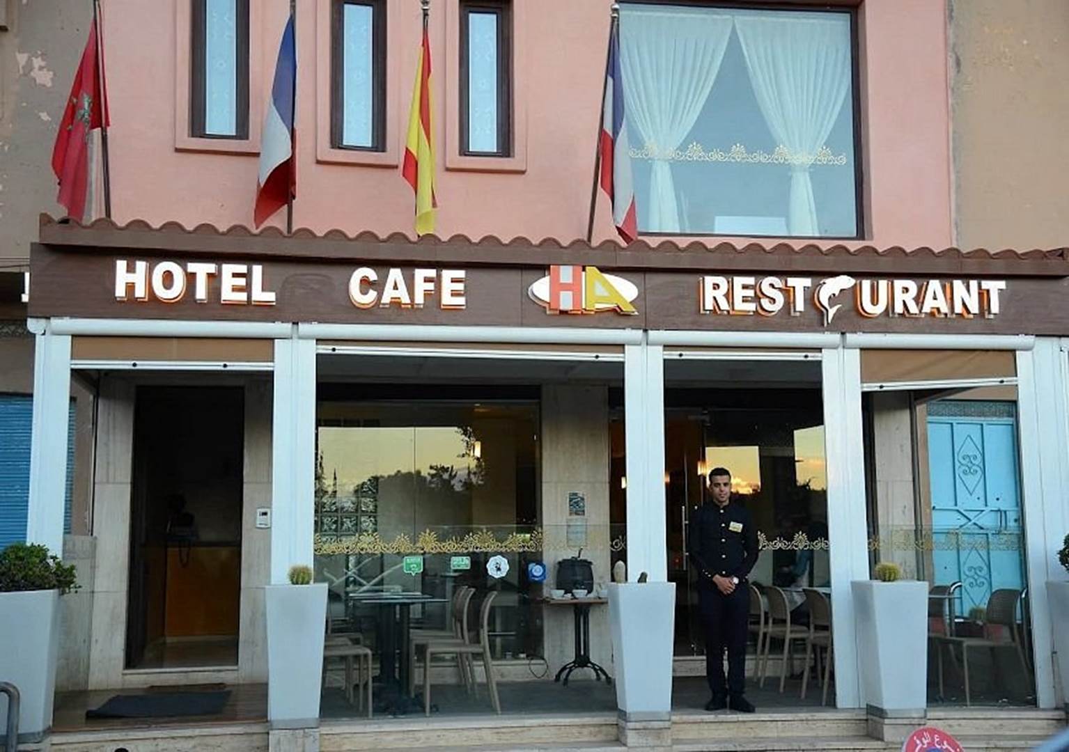 Hôtel Al Amal : Café & Restaurant - Housity