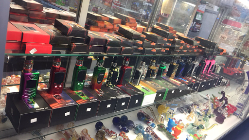 SMOKES R. US , Tobacco And Vape Gallery - United States