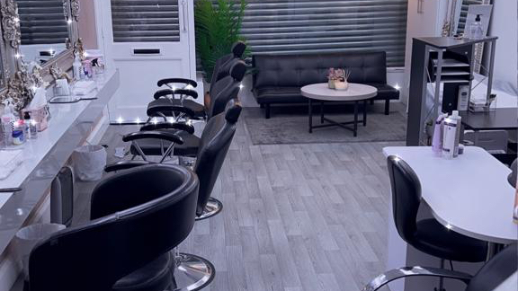 Pearls,Hair ,Nails & Beauty Salon - Makeup Artists in 1 The Walk