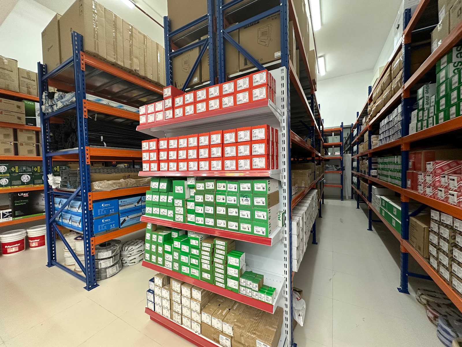 E FOUR ELECTRICAL TRADING - MUSAFFAH BRANCH - صورة 3