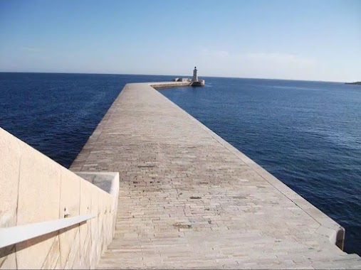 St. Elmo Breakwater, Author: Luke Incorvaja