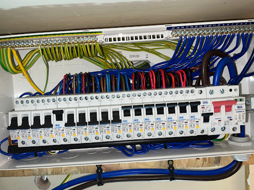 APM Electrical Services in London - Thumbnail