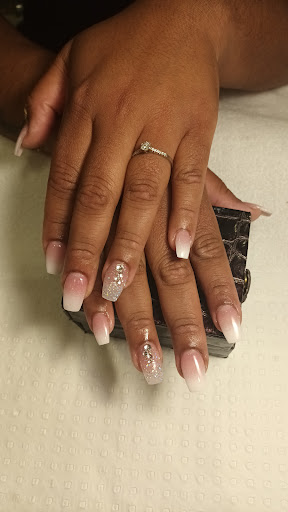 La Francaise Nails and Beauty Logo