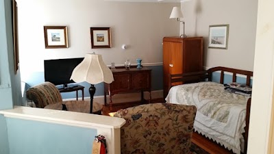 Burbank Rose Bed & Breakfast | Family Guest House, Affordable Bed and Breakfast and Guest Housing in Newport RI