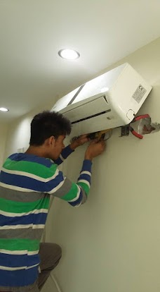 Expert Split AC Service Center lahore