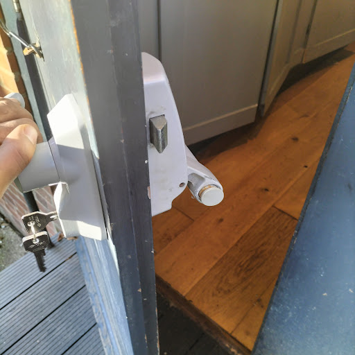 D Locks Locksmiths - Visual