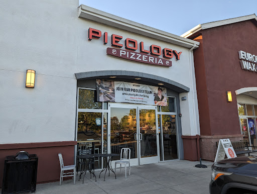 Pieology Pizzeria Camino Arroyo, Gilroy
