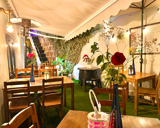 La Abadía Gastrobar & Lounge