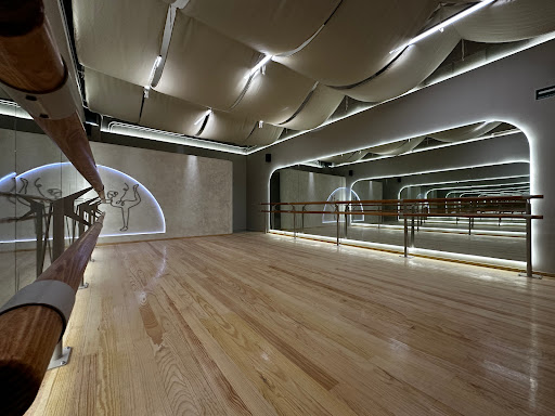 TURNOUT STUDIO