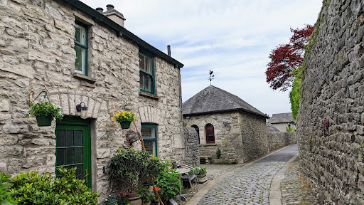 saddle makers yard - Visual